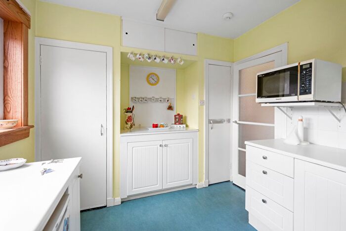 2 Bedroom Flat For Sale In / West Craigs Crescent, Edinburgh, EH12