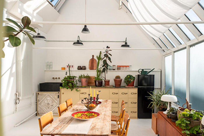 4 Bedroom Mews For Sale In Cambridge Grove Ii, Hove, East Sussex, BN3