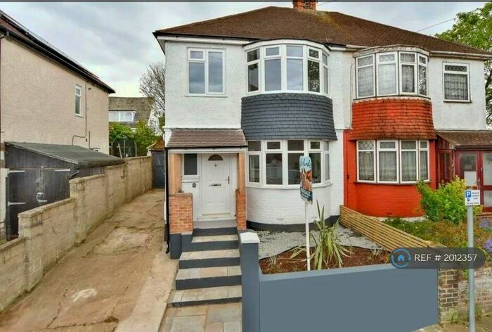 3 Bedroom Semi-Detached House To Rent In St. Andrews Road, Gillingham, ME7