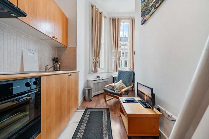 Studio To Rent In Penywern Road, Earls Court, London, SW5