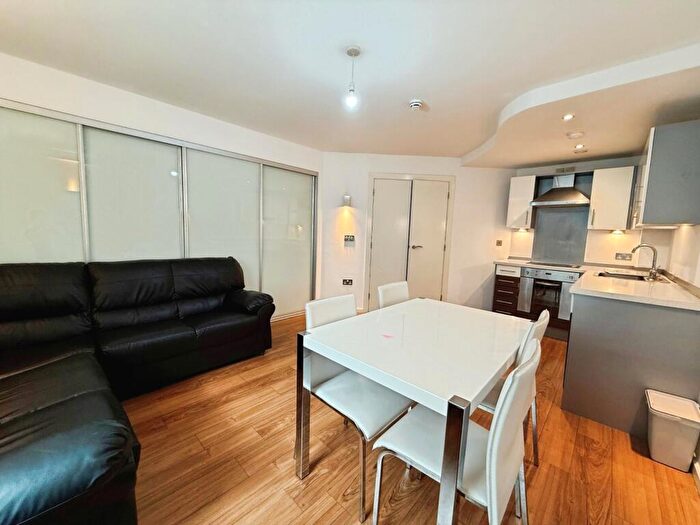 2 Bedroom Flat To Rent In King Charles Street, Leeds, West Yorkshire, LS1