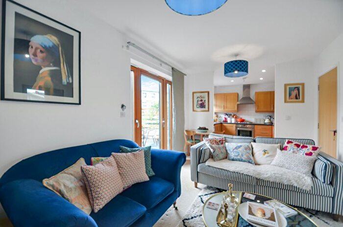 1 Bedroom Flat For Sale In Plough Close, London, NW10
