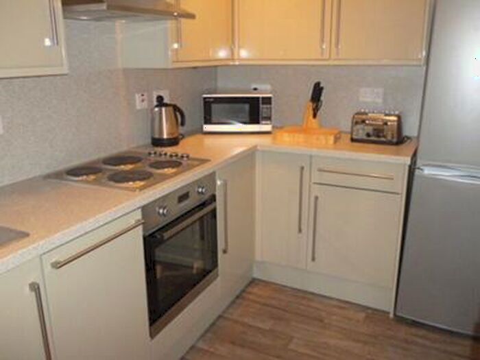 3 Bedroom Flat To Rent In Brighton Street, Newington, Edinburgh, EH1
