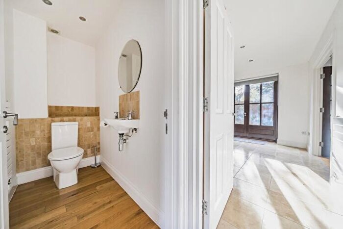 5 Bedroom House To Rent In Oaks Avenue London, SE19