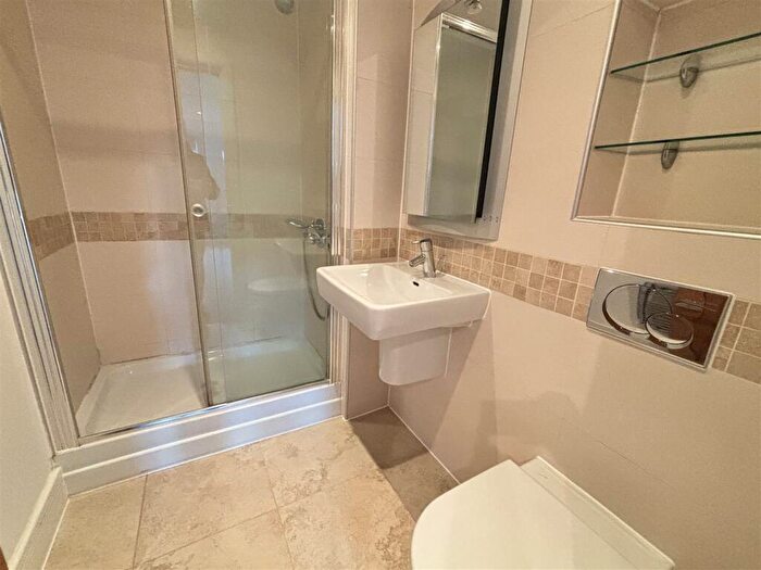 2 Bedroom Apartment For Sale In Tudor Court, London Road, Windlesham, GU20