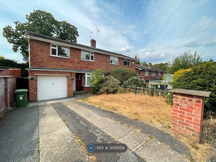 3 Bedroom Semi Detached House To Rent In Ashdown Close, Chandler's Ford, Eastleigh, SO53