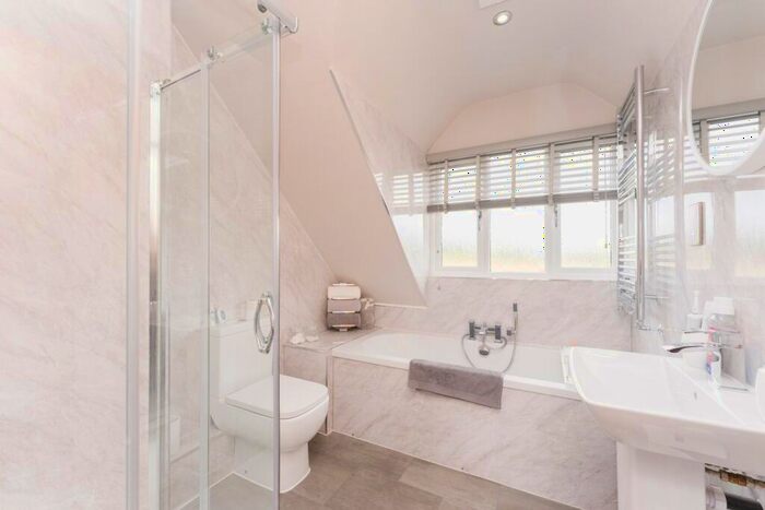 5 Bedroom Link Detached House For Sale In Vyner Croft, Prenton, CH43