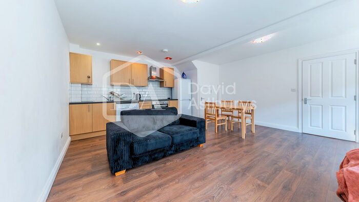 2 Bedroom Flat To Rent In Weston Park, Crouch End, London, N8