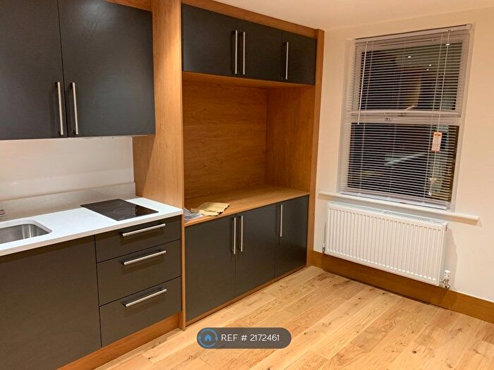 Studio To Rent In Kilburn High Road, London, NW6