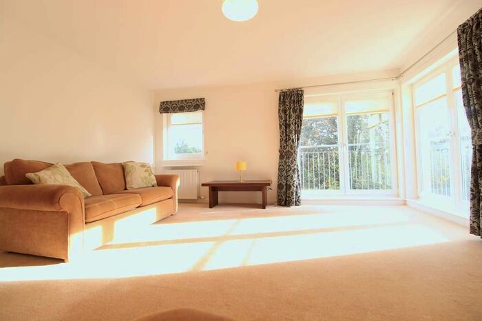 3 Bedroom Flat To Rent In Shaw Crescent, Aberdeen, AB25