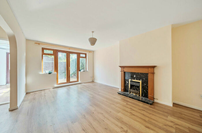 4 Bedroom End Of Terrace House To Rent In Rosewood Gardens, Lewisham, London, SE13