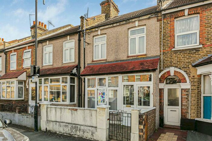 3 Bedroom Terraced House To Rent In Gosport Road, Walthamstow, London, E17