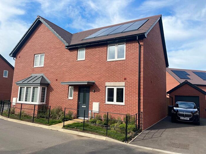 3 Bedroom Property To Rent In Aubrac Close, Whitehouse, Milton Keynes, MK8