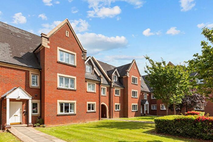 3 Bedroom Flat For Sale In Tanbridge Park, Horsham, RH12