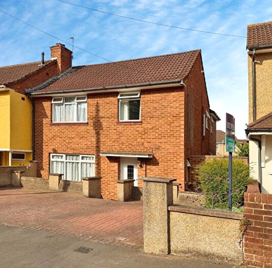 4 Bedroom End Terrace House For Sale In Stoneleigh Crescent, Knowle, Bristol, BS4