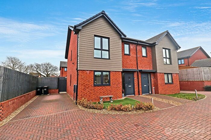 3 Bedroom Semi Detached House For Sale In Springwood Gate, Nuneaton, CV10