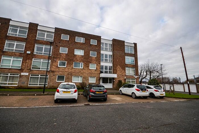 2 Bedroom Flat To Rent In Hunters Court, South Gosforth, NE3