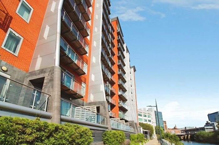 2 Bedroom Flat To Rent In Whitehall Quay, Leeds, West Yorkshire, LS1