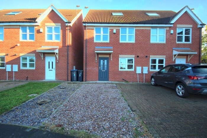 4 Bedroom Semi-Detached House To Rent In Saltwater Court, Middlesbrough, North Yorkshire, TS4