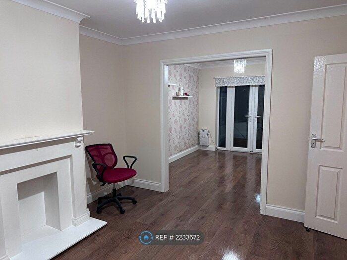 3 Bedroom Semi-Detached House To Rent In Vine Close, Staines-Upon-Thames, TW19