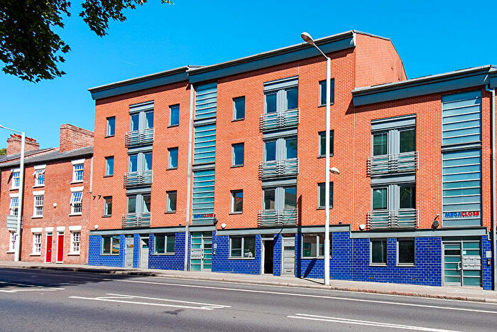 3 Bedroom Town House To Rent In Mansfield Road, Nottingham, NG1