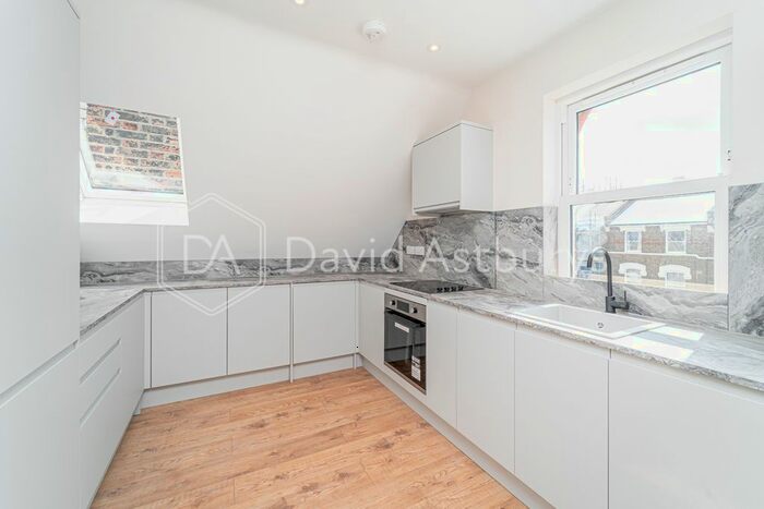 4 Bedroom Flat To Rent In Upper Tollington Park, Stroud Green, London, N4