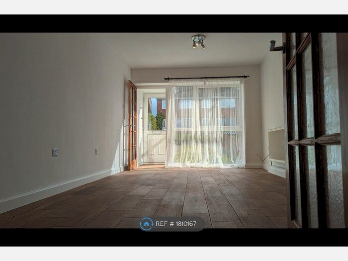 2 Bedroom Maisonette To Rent In Chiltern Close, Bristol, BS30