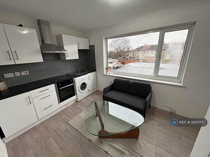 1 Bedroom Flat To Rent In Crow Lane, Romford, RM7