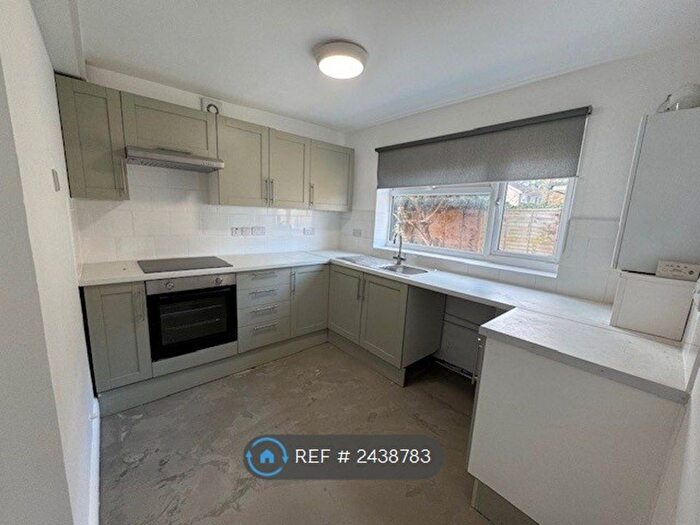2 Bedroom Maisonette To Rent In Market Way, Westerham, TN16
