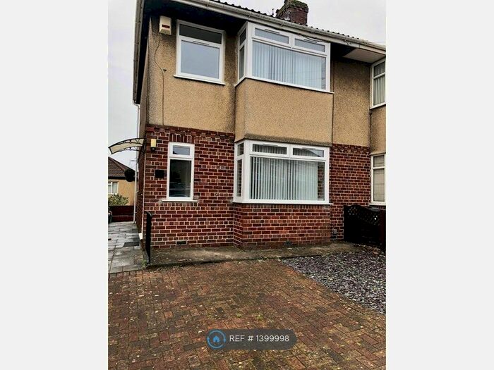3 Bedroom Semi-Detached House To Rent In Spring Hill, Bristol, BS15