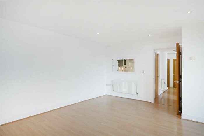 2 Bedroom Apartment For Sale In Wards Wharf Approach, Silvertown, E16