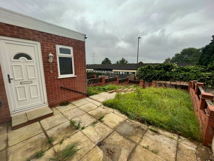 3 Bedroom House To Rent In Easterton Croft, Birmingham, B14