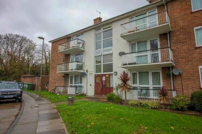 2 Bedroom Flat To Rent In Victoria Grove, North Finchley, N12