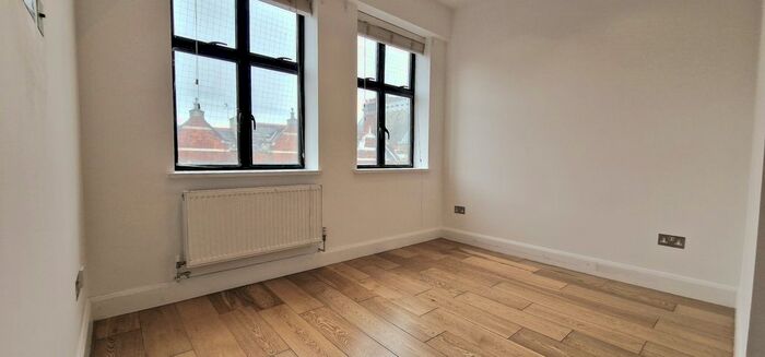1 Bedroom Flat To Rent In The Parade, High Street, Watford, WD17