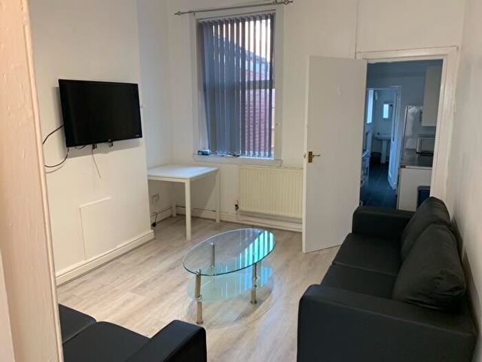 3 Bedroom Semi-Detached House To Rent In Dawlish Road, Selly Oak, Birmingham, B29