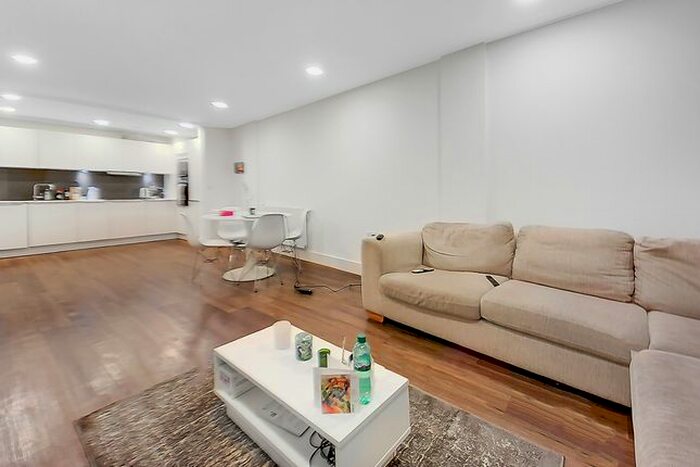 2 Bedroom Flat To Rent In Market Road, London, N7