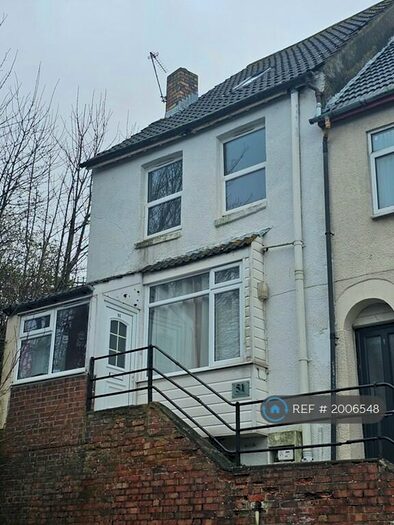 3 Bedroom End Of Terrace House To Rent In Thanet Gardens, Folkestone, CT19