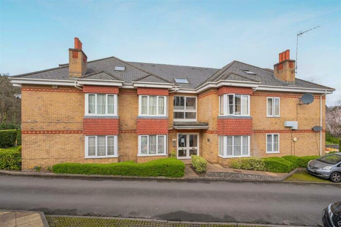 2 Bedroom Flat To Rent In Woodmill Court, Ascot, SL5