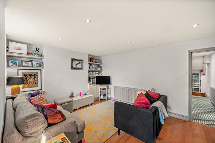 1 Bedroom Flat For Sale In Kelvin Road, London, N5