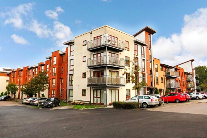 2 Bedroom Apartment For Sale In Commonwealth Drive, Three Bridges, Crawley, West Sussex, RH10