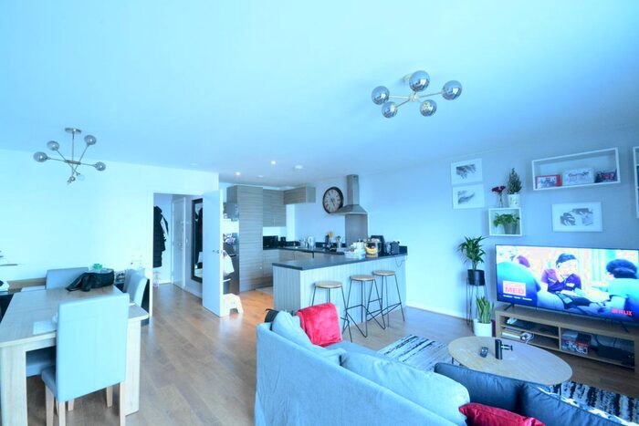 3 Bedroom Flat To Rent In Pump House Crescent, Brentford TW8