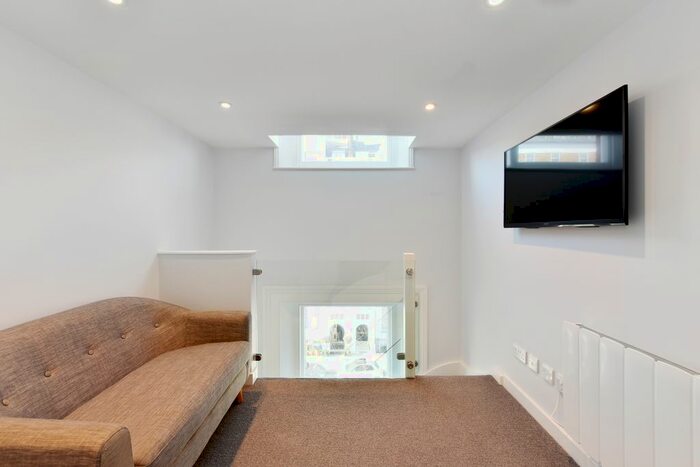 1 Bedroom Flat To Rent In Harrington Gardens, SW7