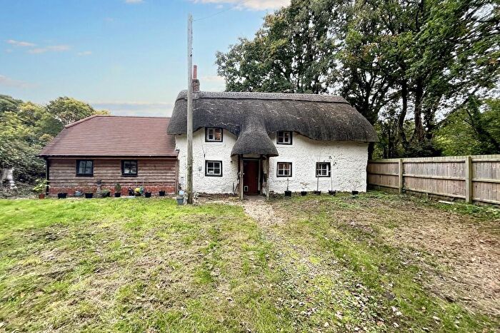 3 Bedroom Detached House For Sale In Verwood, BH31
