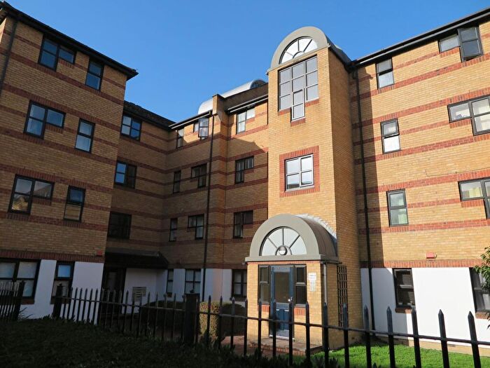 2 Bedroom Apartment To Rent In Transom Close, Surrey Quays, SE16