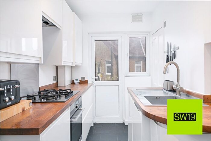 2 Bedroom Flat For Sale In Kimble Road, London, SW19