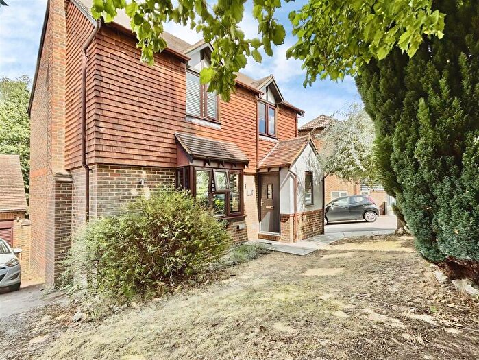 5 Bedroom House For Sale In Silver Tree Close, Chatham, ME5