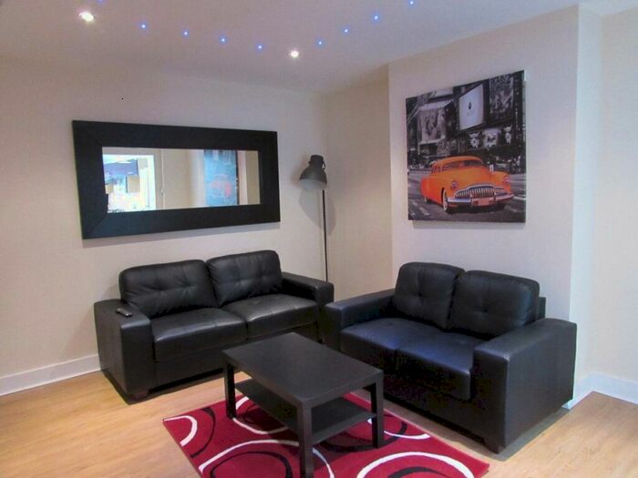 5 Bedroom Semi-Detached House To Rent In Bed Student House - Guildford Road, CT1