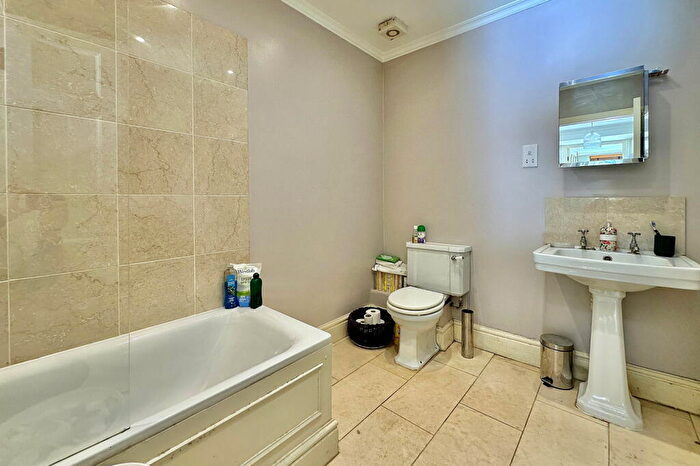 2 Bedroom Flat For Sale In Great Pulteney Street, Bath, BA2