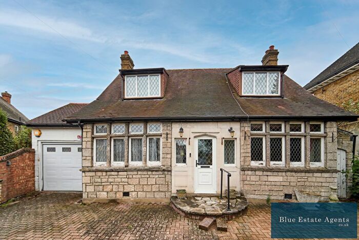 4 Bedroom Detached Bungalow For Sale In Ridgeway Road North, Osterley, Isleworth, TW7