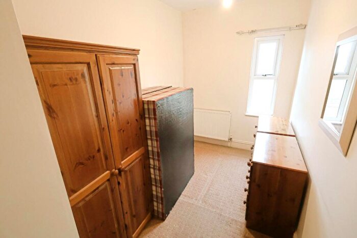 3 Bedroom Terraced House For Sale In Crispin Lane, Wrexham, LL11 - Photo 6